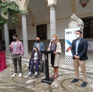 ©Ayto.Granada: MEDIO AMBIENTE LANZA UNA CAMPAA PARA CONCIENCIAR A LOS DUEOS DE PERROS DE LA NECESIDAD DE MANTENER EN CORRECTO ESTADO DE LIMPIEZA LA VA PBLICA